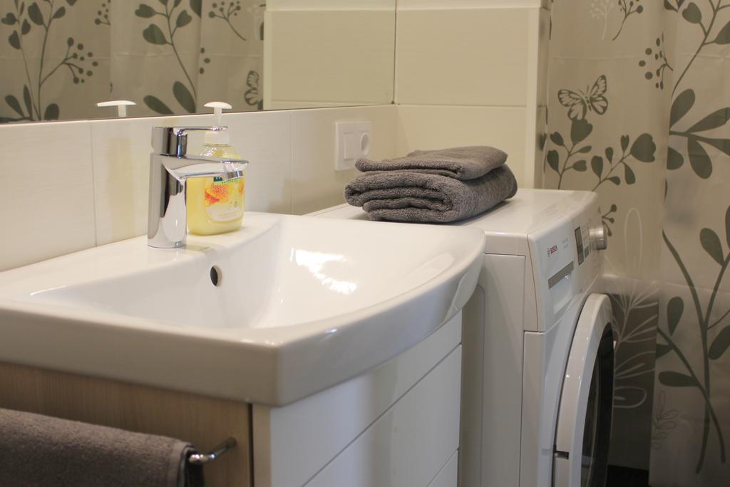 2 Room Apartment In Embasy Area Riga Ngoại thất bức ảnh